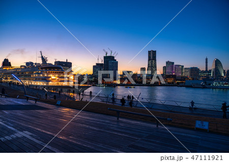 《神奈川県》横浜みなとみらいの夜景・大さん橋 《神奈川県》横浜みなとみらいの夜景・大さん橋 47111921