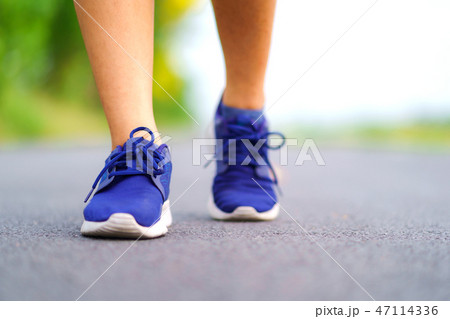 Woman legs walking in the park Woman legs walking in the park 47114336