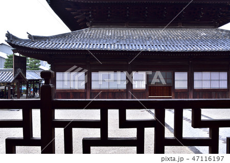 萬福寺の欄干と大雄寶殿 47116197