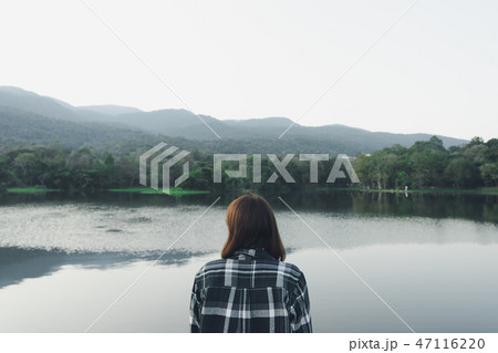 Asian young woman standing facing the sea.  47116220