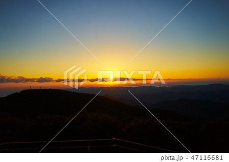 伊勢市_朝熊山山頂からの日の出_No7 47116681
