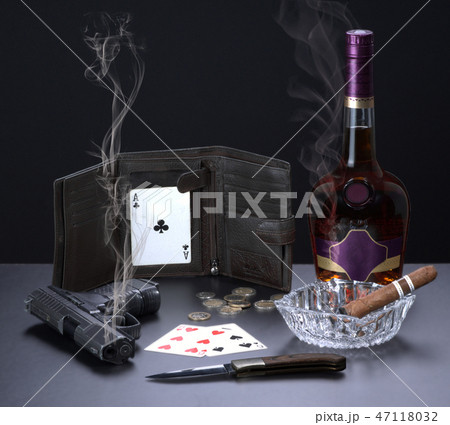 A table with playing cards and cognac coins 47118032
