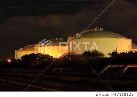 夜のガスタンク 47118125