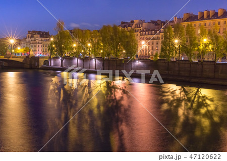 Night Ile de la Cite in Paris, France Night Ile de la Cite in Paris, France 47120622