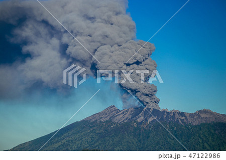Eruption volcano and smoke emissions on the Gunung Agung, Bali, Indonesia Eruption volcano and smoke emissions on the Gunung Agung, Bali, Indonesia 47122986