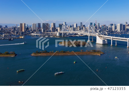 お台場海浜公園とレインボーブリッジ 東京タワー お台場海浜公園とレインボーブリッジ 東京タワー 47123355