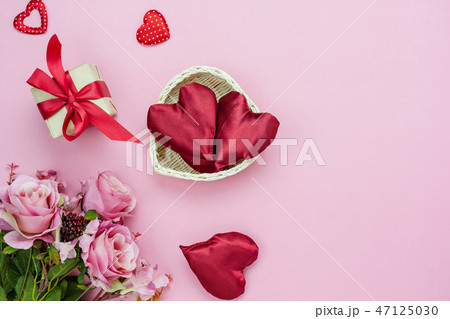Table top view of decoration valentine's day. 47125030
