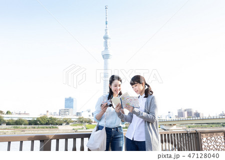 観光 女子旅 東京スカイツリーの写真素材