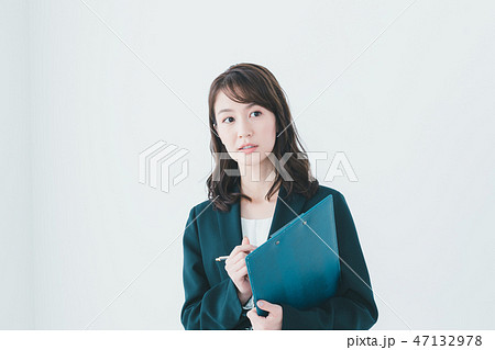 young woman 47132978