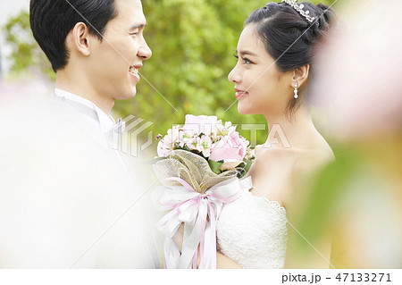 カップル　結婚　ブライダル 47133271