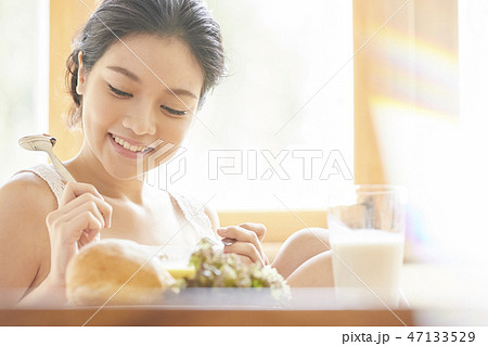 女性 リラックス 女性 リラックス 47133529
