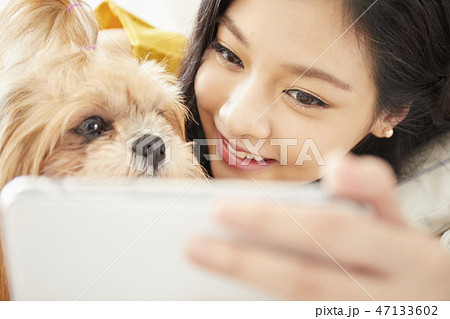 女性　ペット　ライフスタイル 47133602