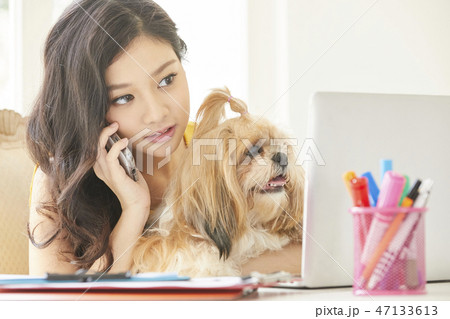 女性　ペット　ライフスタイル　ビジネス 47133613