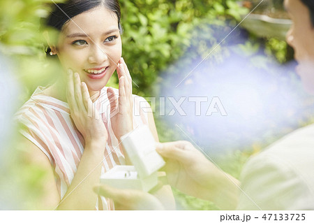 カップル　プロポーズ 47133725