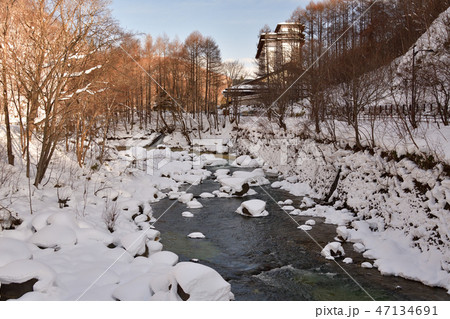 北海道伊達市北湯沢温泉街を流れる長流川の冬景色を撮影 北海道伊達市北湯沢温泉街を流れる長流川の冬景色を撮影 47134691
