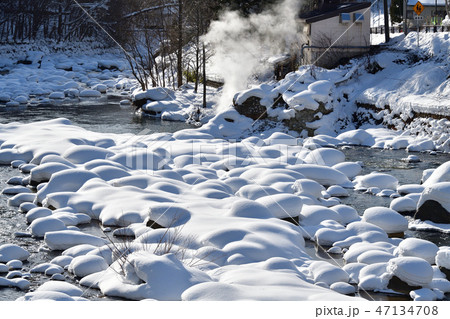 北海道伊達市北湯沢温泉街を流れる長流川の冬景色を撮影 北海道伊達市北湯沢温泉街を流れる長流川の冬景色を撮影 47134708