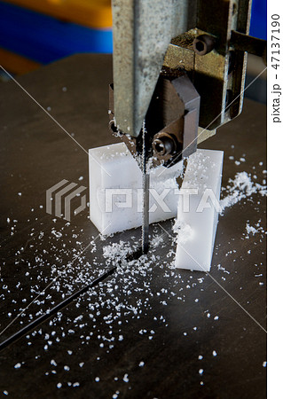 ドリルでアルミに穴あけ ドリルでアルミに穴あけ 47137190