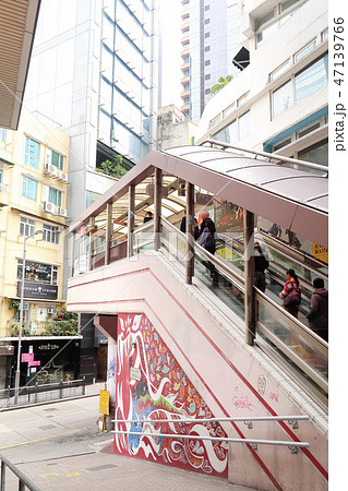 香港・中環のミッドレベルエスカレーター 47139766