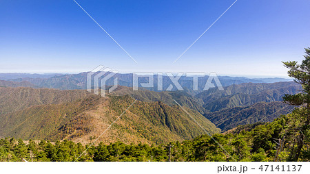 百名山「八経ヶ岳」弥山山頂の、国見八方覗の大展望(奈良県吉野郡)※作品コメント欄に撮影位置 47141137
