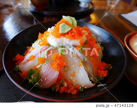 島原半島名物、とびこ (flying fish roe) の海鮮丼　（長崎県）  47143128