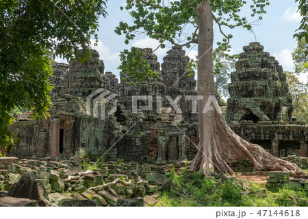 Rear of Banteay Kdei framed by trees 47144618