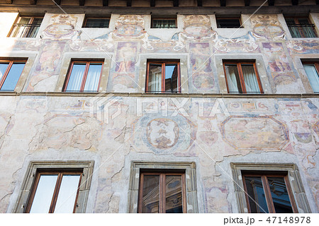 イタリアフィレンツェの石作りのウォールアート、壁かけ リヴォルノ港