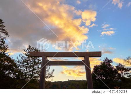 伊勢神宮内宮_宇治橋の鳥居日の出_No10 伊勢神宮内宮_宇治橋の鳥居日の出_No10 47149233