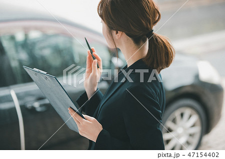 young woman 47154402