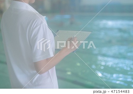 In the pool 47154483