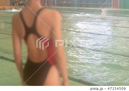 In the pool 47154509