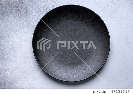 Empty black plate on gray 47155517