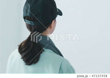 young woman 47157458