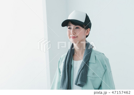 young woman young woman 47157462