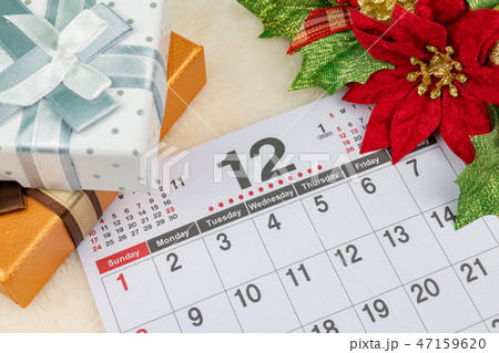 12月　カレンダー　クリスマスイメージ 47159620