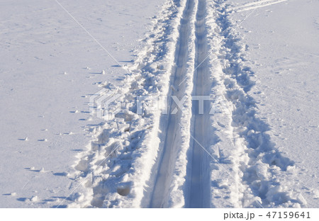 Cross country ski track. 47159641