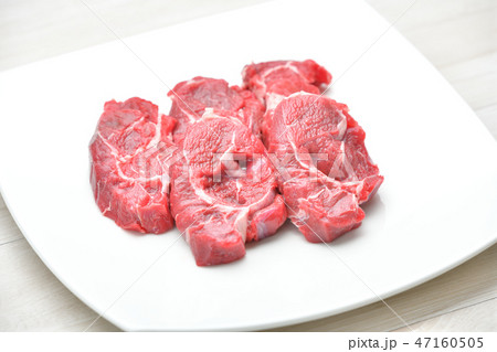 牛すね肉、牛スネ肉、ビーフ、国産北海道産の牛のスネ肉、煮込み用、ビーフシチュー用。精肉、生肉、未加熱 牛すね肉、牛スネ肉、ビーフ、国産北海道産の牛のスネ肉、煮込み用、ビーフシチュー用。精肉、生肉、未加熱 47160505