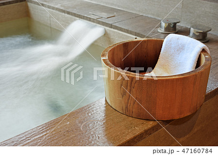 Bath bucket with a towel  47160784