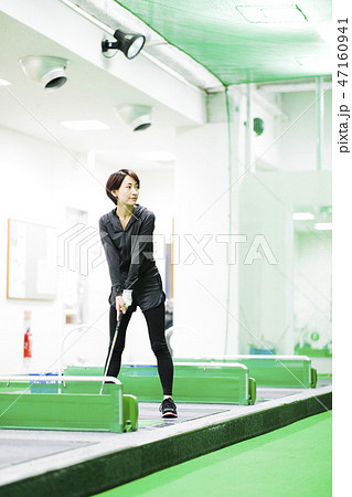ゴルフ　ゴルフスクール　フィットネス　スポーツジム　女性 47160941