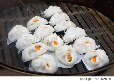 steamed stuffed buns in bamboo steamer steamed stuffed buns in bamboo steamer 47162016