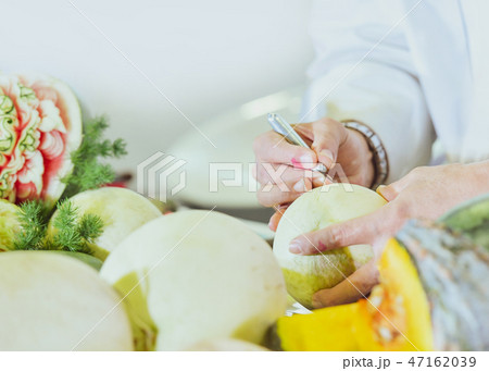 Vegetable and Fruit Carving Vegetable and Fruit Carving 47162039