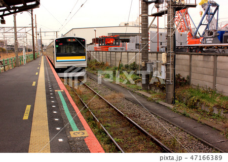 鶴見線扇町駅を発車した折り返し上り電車 鶴見線扇町駅を発車した折り返し上り電車 47166389
