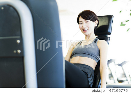 フィットネス スポーツジム トレーニング ミドル 女性 エクササイズ フィットネス スポーツジム トレーニング ミドル 女性 エクササイズ 47166776