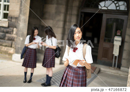 女子高生 札幌 修学旅行 札幌市資料館の写真素材