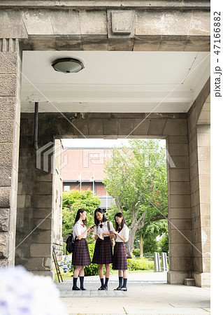 女子高生　札幌　修学旅行　札幌市資料館 47166882