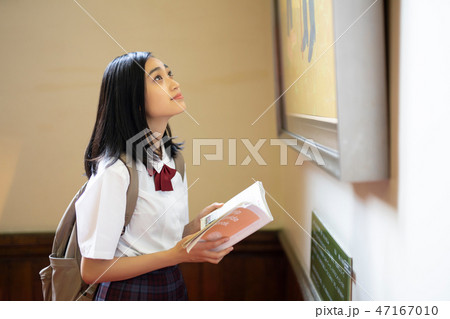 女子高生　札幌　修学旅行　北海道庁旧本庁舎 47167010