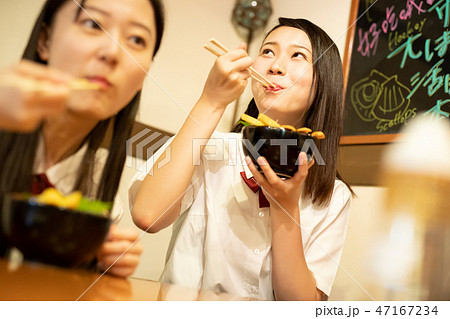 女子高生 札幌 修学旅行 二条市場 女子高生 札幌 修学旅行 二条市場 47167234