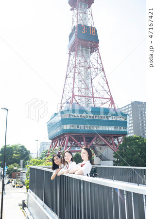 女子高生　札幌　修学旅行　テレビ塔 47167421