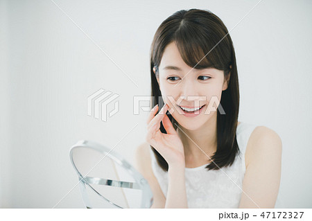 young woman 47172327