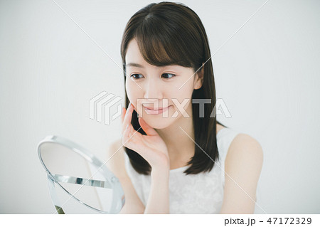 young woman young woman 47172329