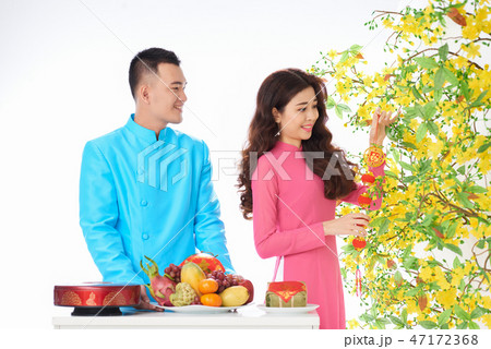 Couple decorating apricot tree 47172368